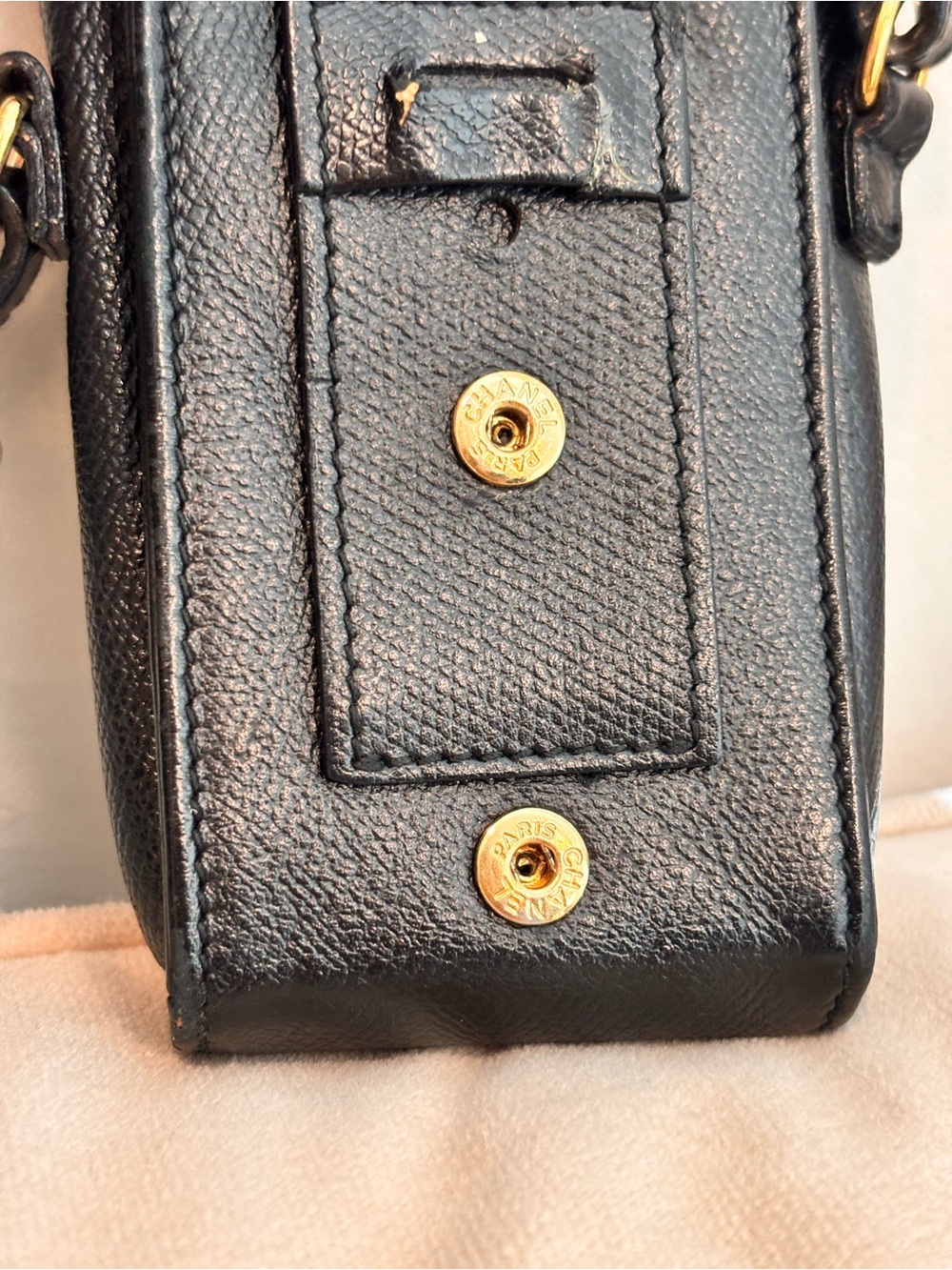 CHANEL Black Leather Vintage Y2K CC Phone Holder / Belt Accessory W/ COA - Picture 8 of 14
